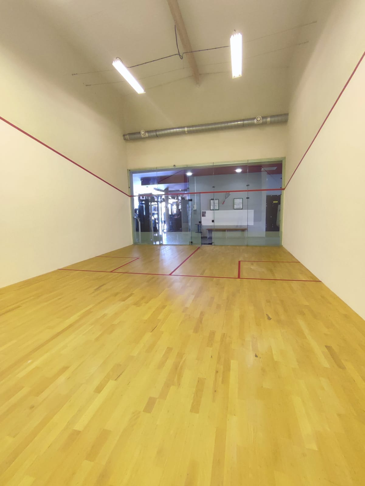 squash-cubbe-sport-carpentras-vaucluse-lesmills-planetaqua-01